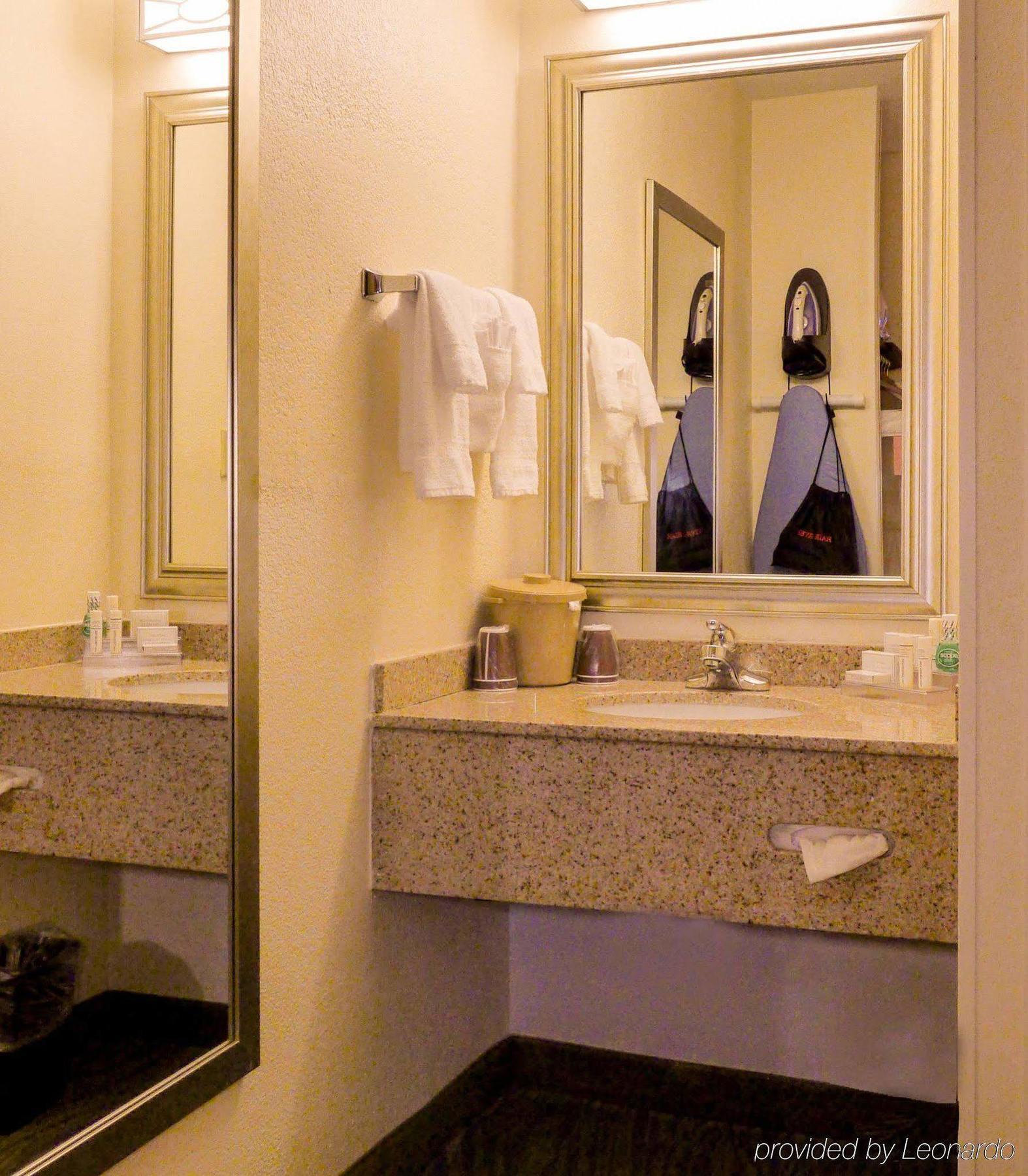 Quality Inn Fayetteville Near Fort Bragg Exterior photo