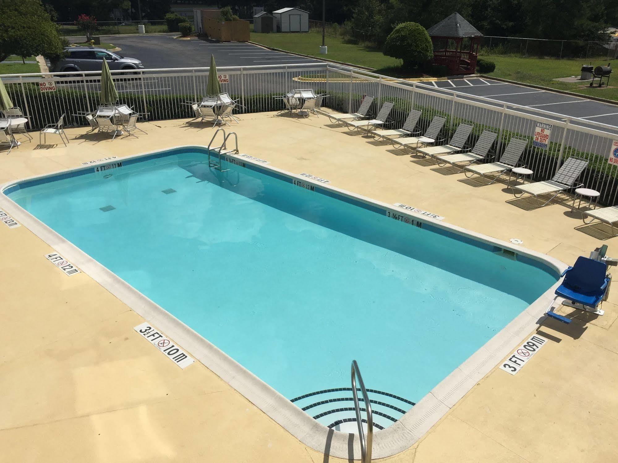 Quality Inn Fayetteville Near Fort Bragg Exterior photo