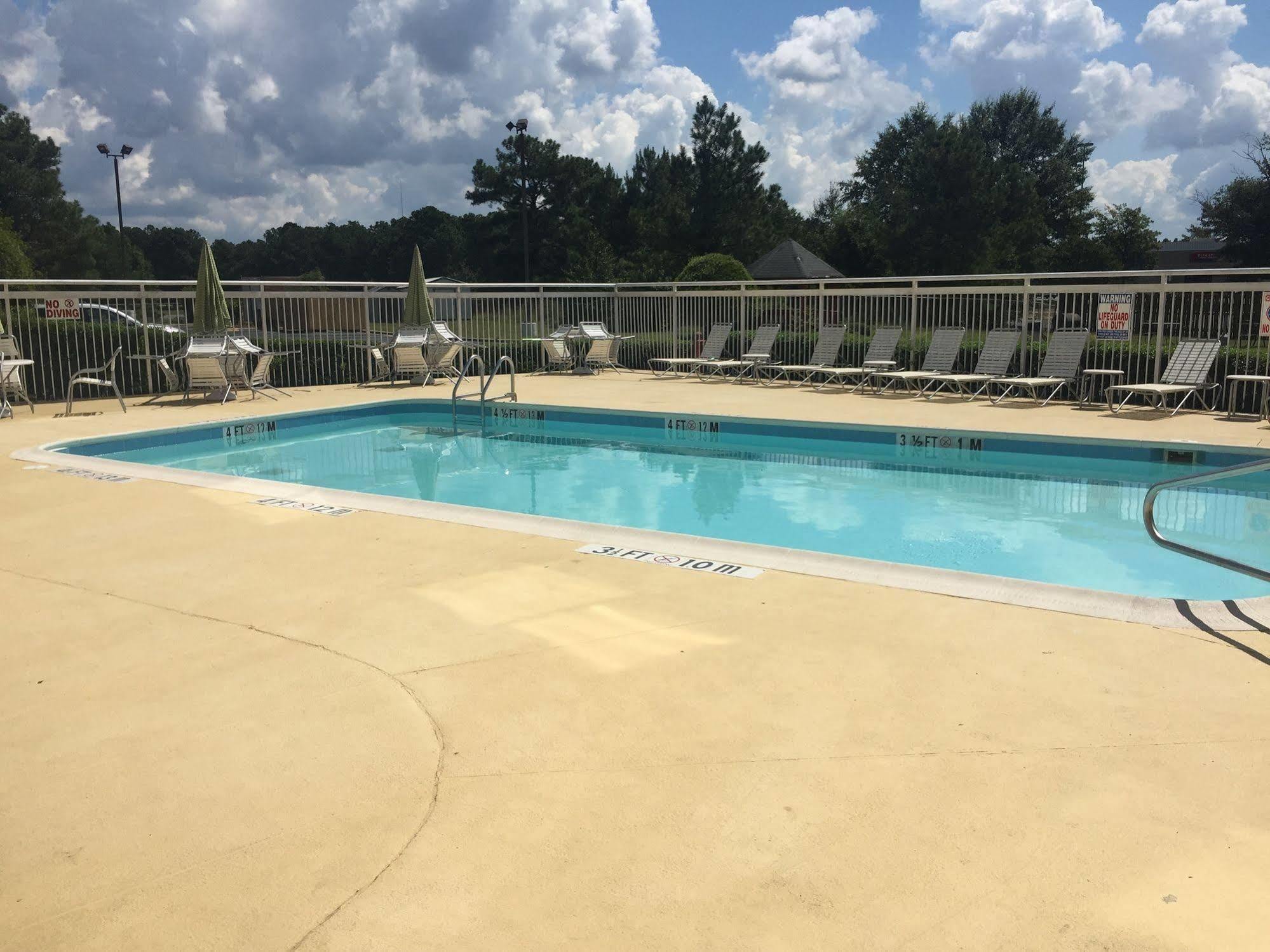 Quality Inn Fayetteville Near Fort Bragg Exterior photo